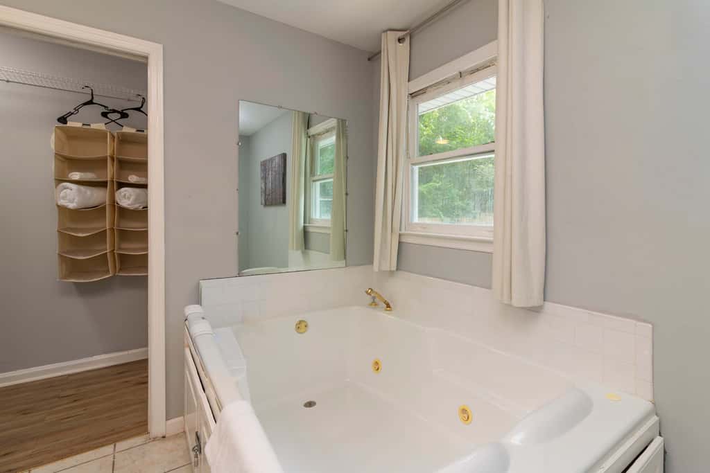 Pool, Fenced Yard, & Patio! Ventura Vista Retreat