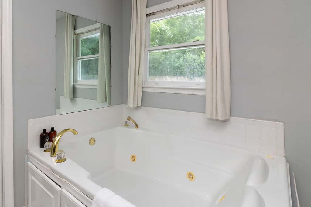 Pool, Fenced Yard, & Patio! Ventura Vista Retreat