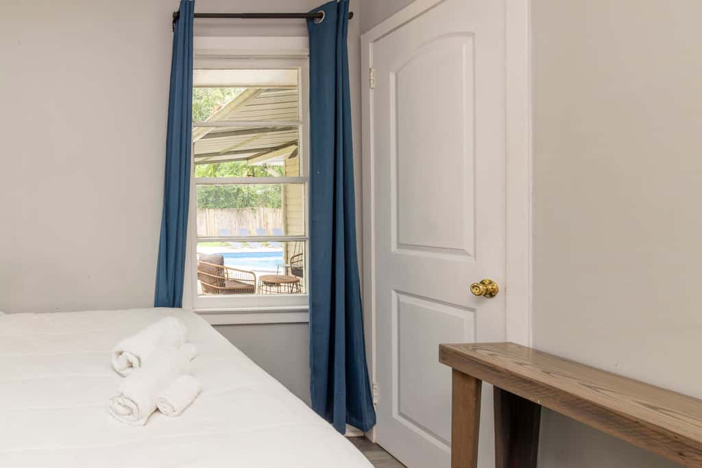 Pool, Fenced Yard, & Patio! Ventura Vista Retreat