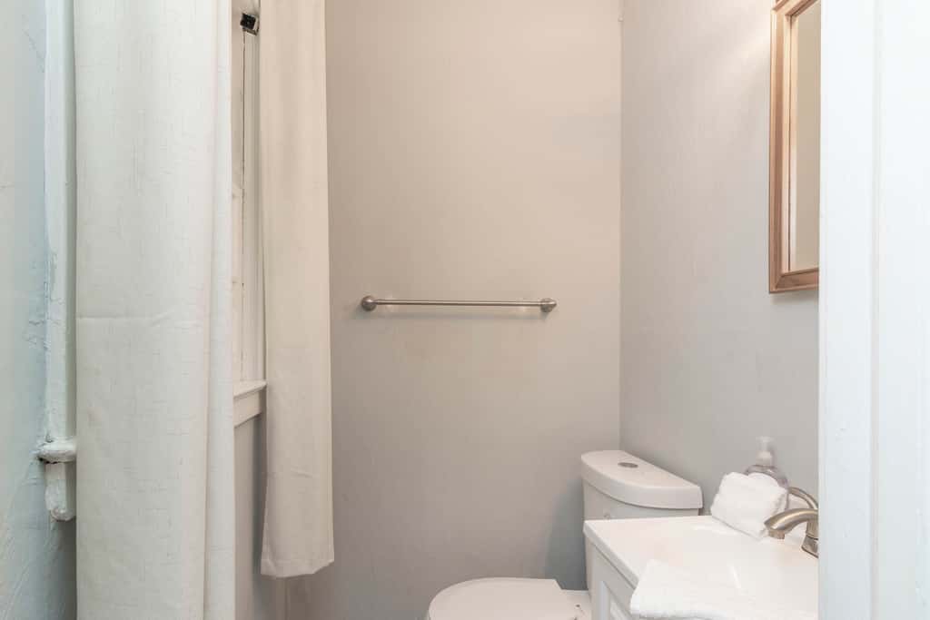 Pool, Fenced Yard, & Patio! Ventura Vista Retreat