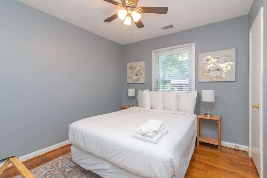 Enjoy a wonderful stay in our charming tri-level home! With 4 bedrooms, two shared sleeping areas, and 3 full bathrooms, it accommodates up to 18 guests. Relax on the cozy patio or let the kids enjoy the treehouse. Our spacious, fully equipped kitchen, free Wi-Fi, and pet-friendly policy (with a fee) ensure a comfortable stay. We’ve included professional photos and real-time images from our cleaning team, so you know exactly what to expect. Make yourself at home—we would love to host you!