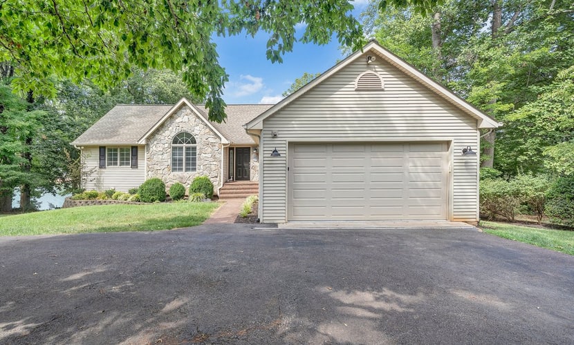 The Lake House on Sunset Point - Lakefront home with private dock & pool table