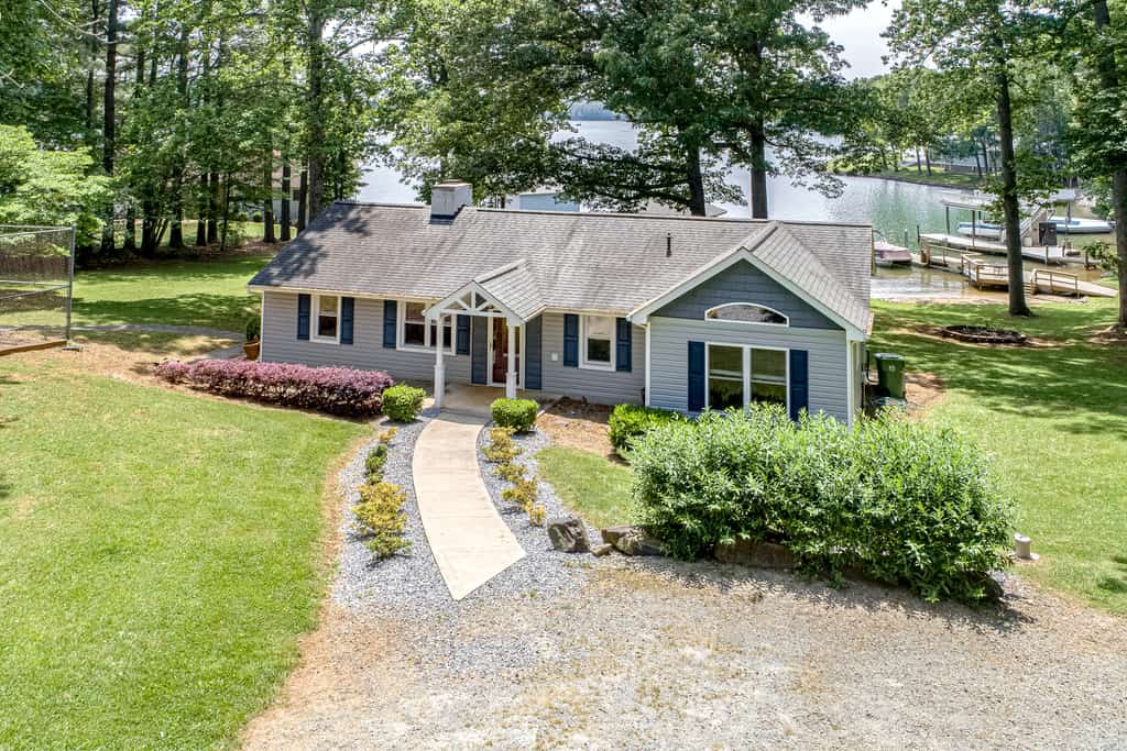 Evergreen - Lakefront home with dock, screened porch, AC & kayaks