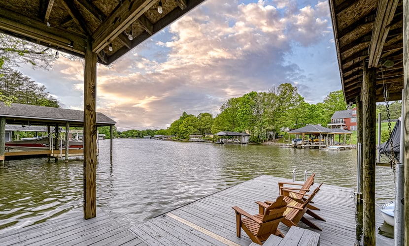 Lake Lover's Delight - Lakefront home with private dock & pool table - dogs OK