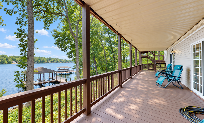 Briarcliff - 3000 sq ft waterfront home w/ private dock, 2 kitchens & pool table