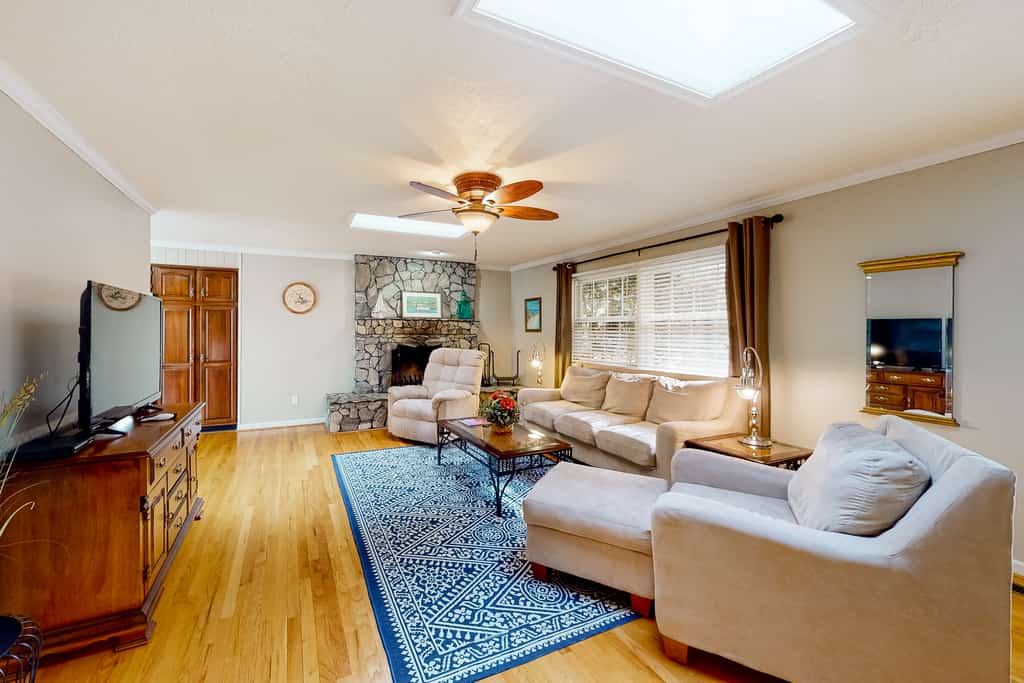 Lake Escape - Lakefront home with private dock, hot tub, game room