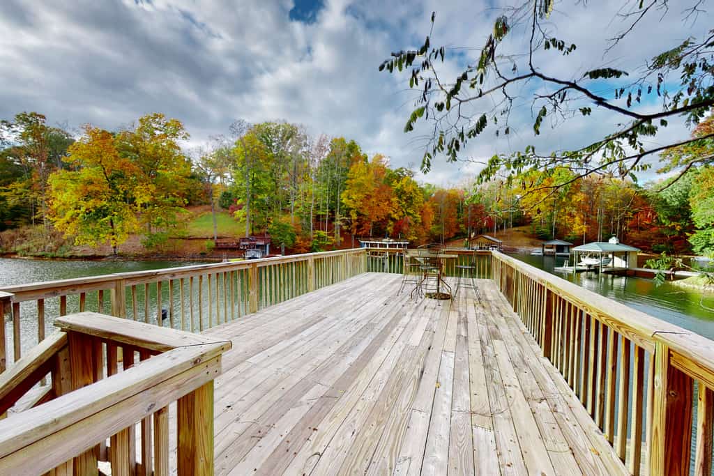 A Quiet Cove - Lakefront home on quiet cove with private dock & floater