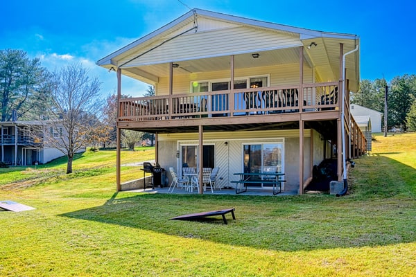 Three Sheets to the Wind - Dog-friendly lakefront home with dock, & kayaks