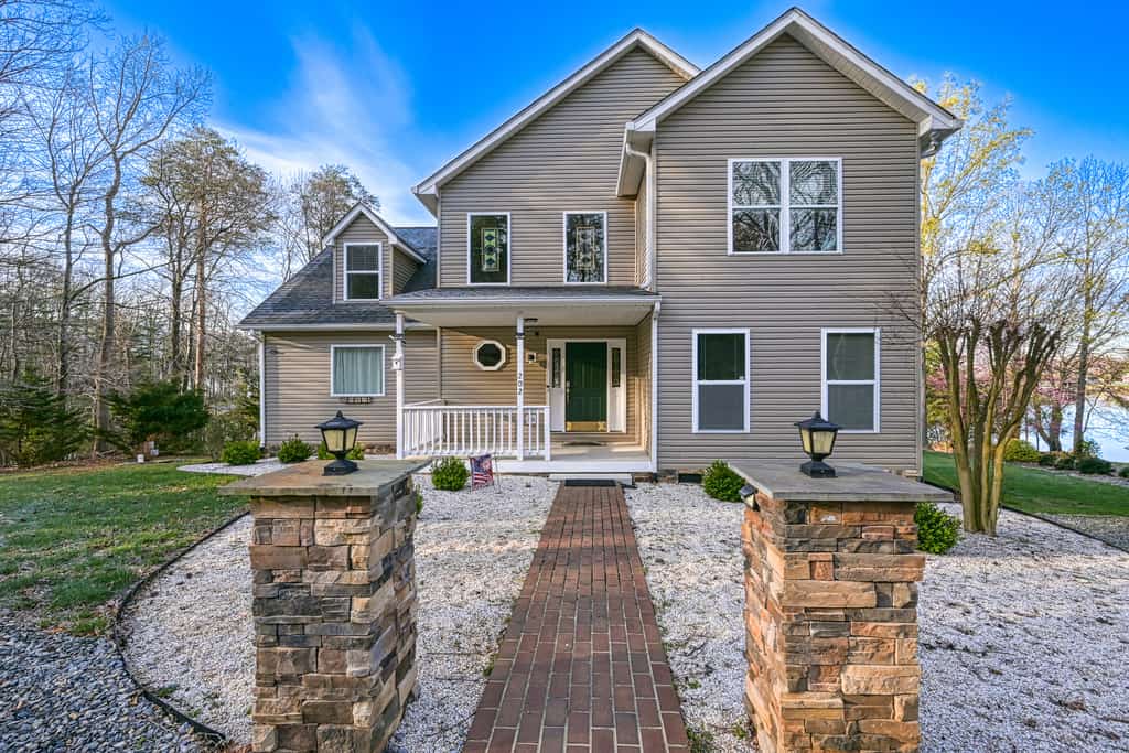 Doc Side - Serene lakefront home with dock, hot tub, pool table & beautiful views