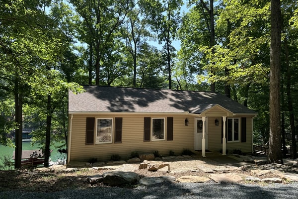 Humble Hideaway - Inviting lakefront home with firepit, balcony & W/D - dog-friendly