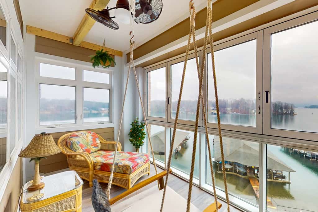 Chic Waters - Spacious lakefront condo w/shared pool, hot tub, tennis court, private balcony