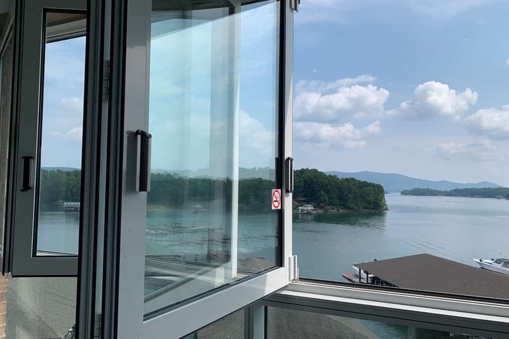 Chic Waters - Spacious lakefront condo w/shared pool, hot tub, tennis court, private balcony
