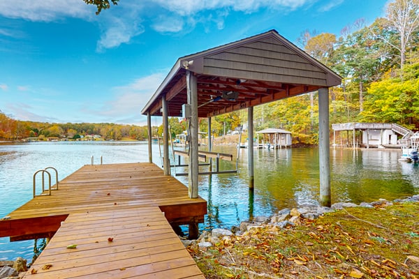 Bears Den at Acorn Dr - Lakefront, Pet Friendly Cottage with Hot Tub, Balcony, and Dock