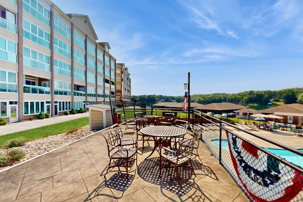 The Pointe - Peaceful resort studio, beach, game room & lake access