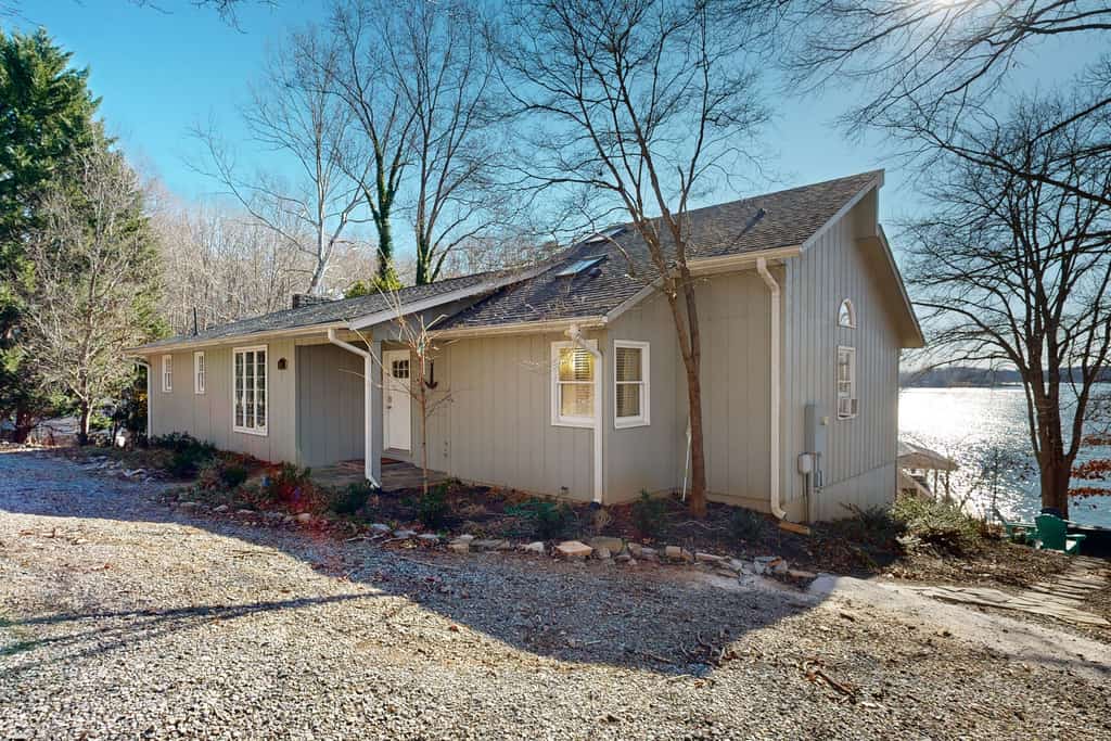 Smith Mountain Bliss - Spacious waterfront house w/patio, deck, fire pit & grill