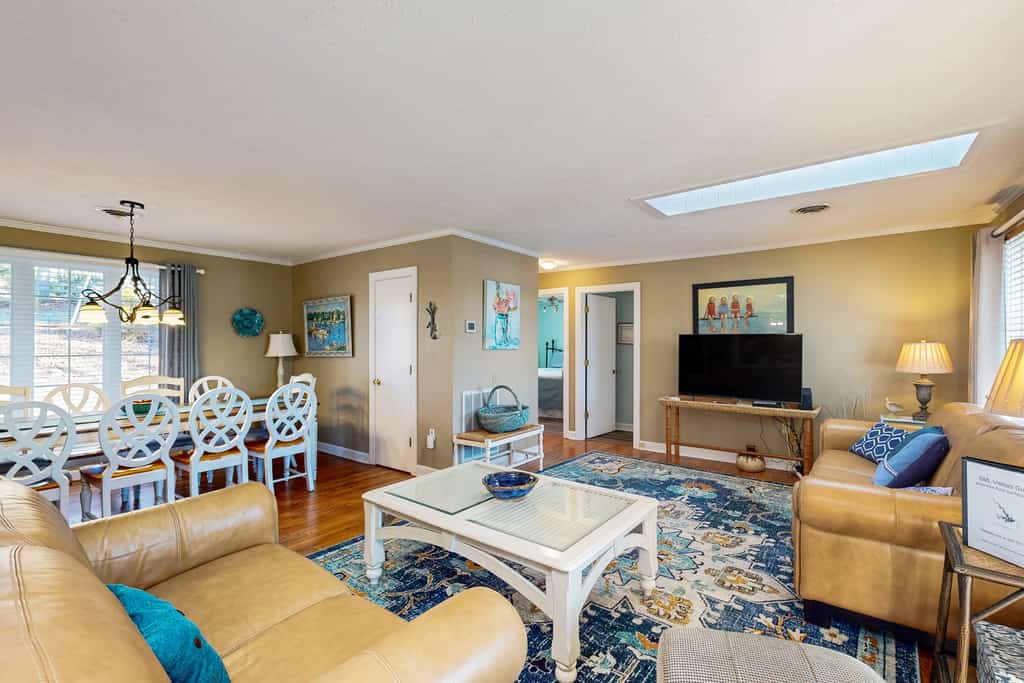 Smith Mountain Bliss - Spacious waterfront house w/patio, deck, fire pit & grill