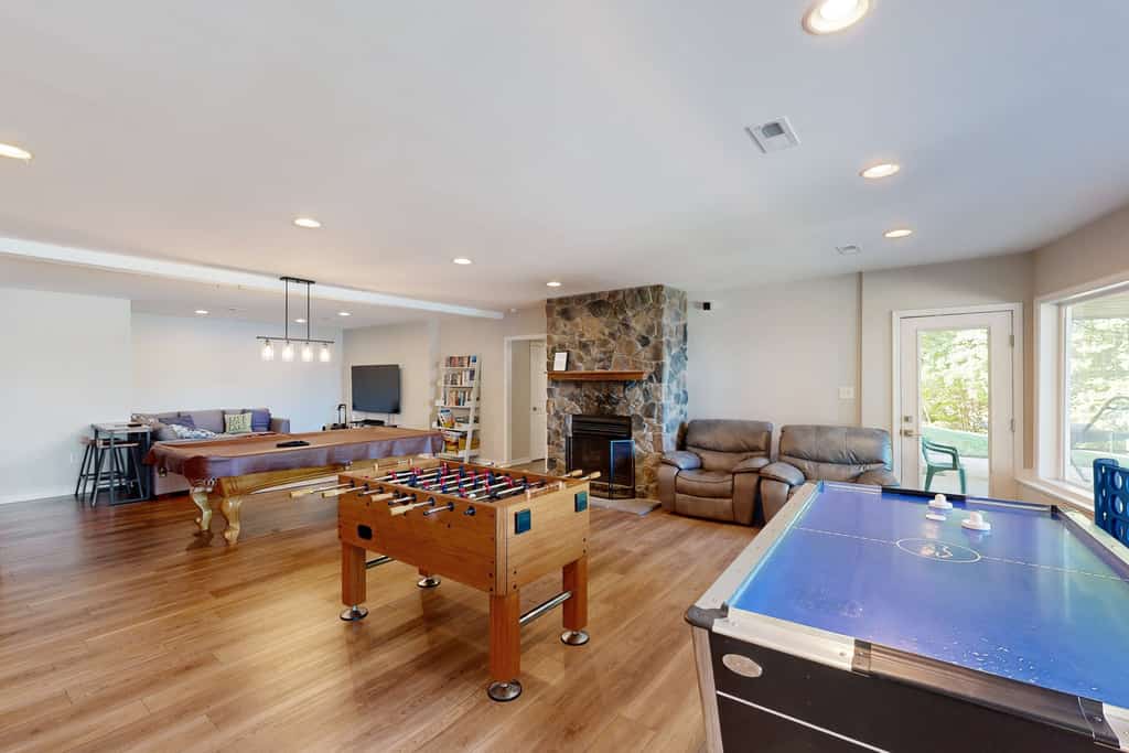 Exquisite dog-friendly home with kayaks, pool table, hot tub, & washer/dryer