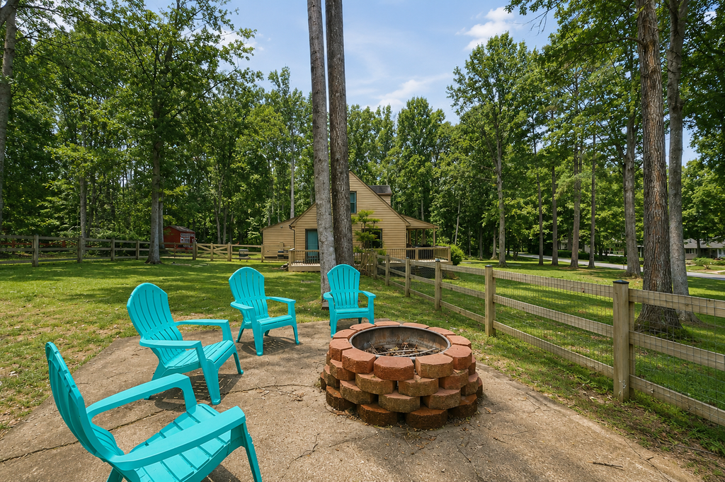 Lake Anna home on large corner lot with kayaks, paddleboard, firepit & grill
