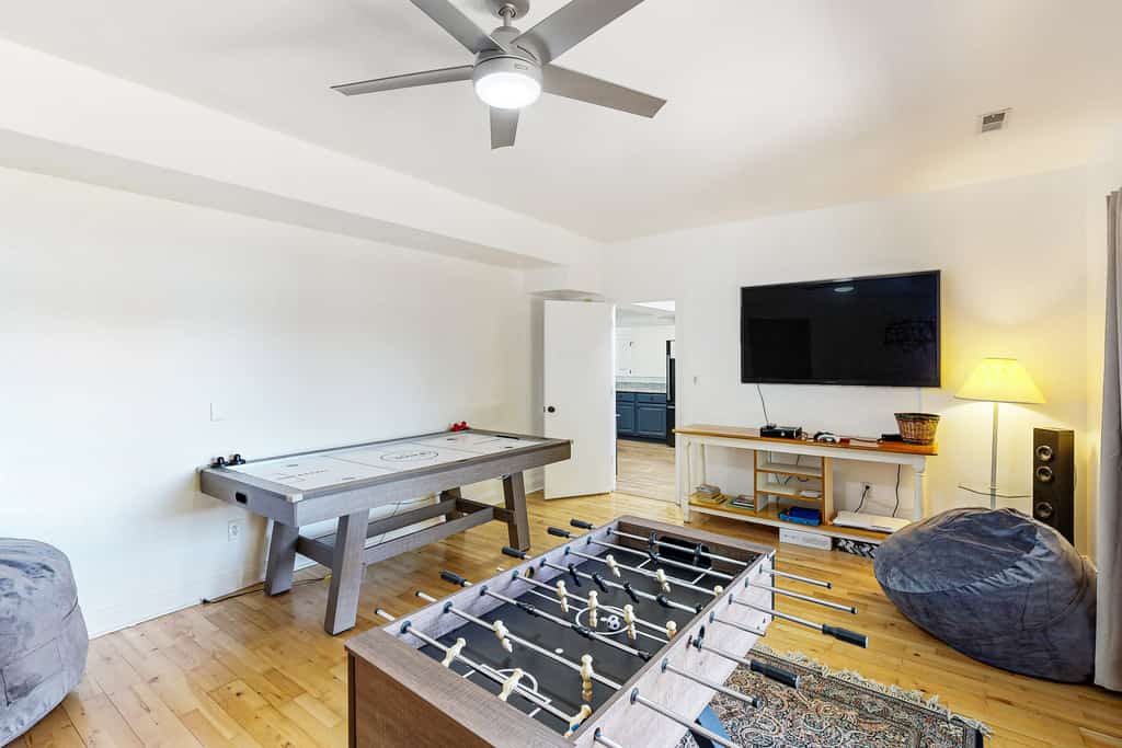 Lakefront, two kitchens, dock, pool table, foosball, air hockey, firepit, volley ball