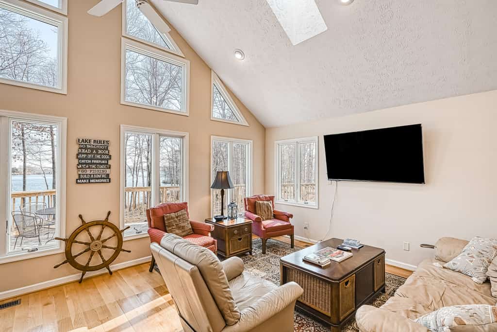 Stunning lakeside home with dock, large deck, kayaks, firepit, & pool table