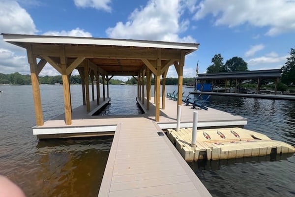Lakefront retreat with private dock, kayaks, volleyball, firepit, Ping-Pong