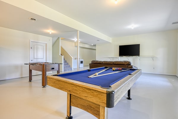Dog-friendly, lakefront home with private dock, 2 kayaks, decks & game room