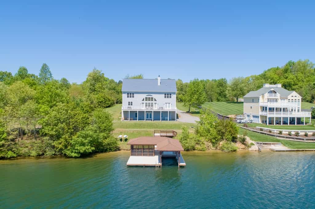 Dog-friendly, lakefront home with private dock, 2 kayaks, decks & game room