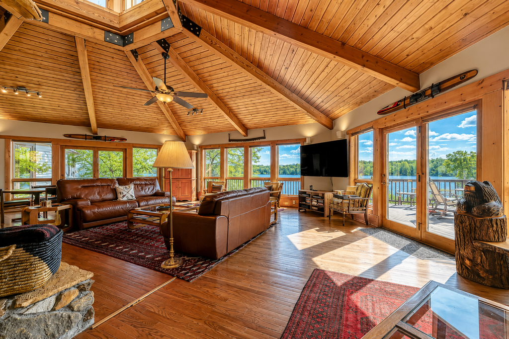 Huge lakefront home with A/C, sunroom, WIFI,game room, deck, & kayaks