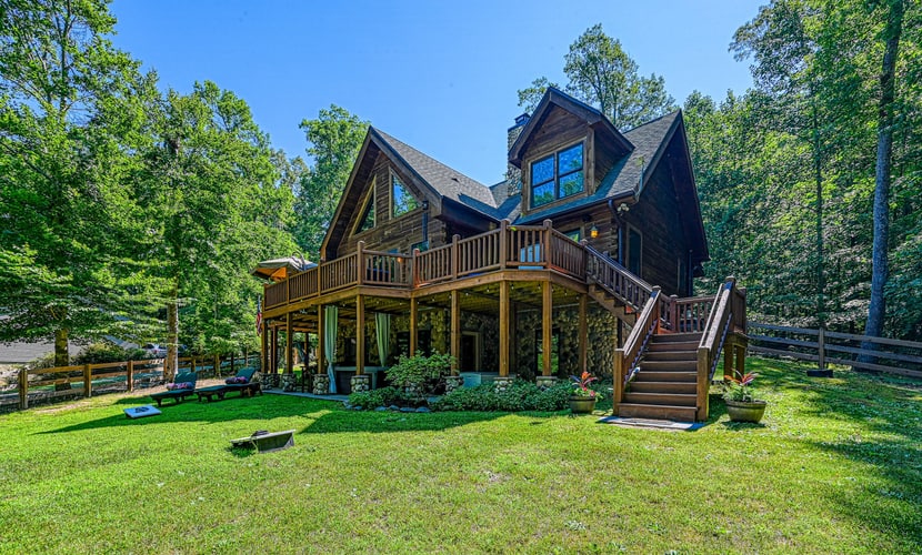 Luxurious lakefront cabin with hot tub, game room, & washer/dryer- dog friendly