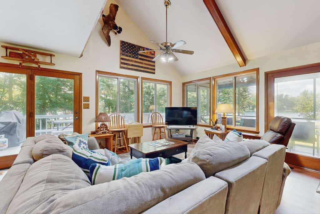 Relaxing lakeside retreat with boathouse, dock, deck, firepit and screened porch