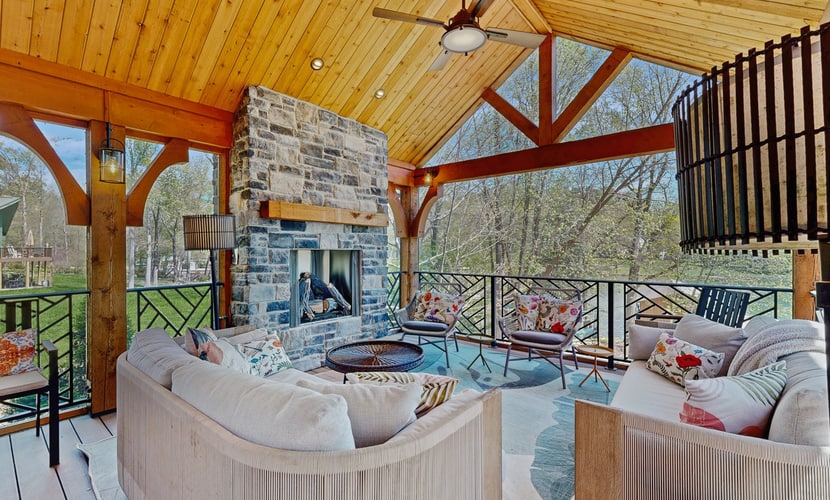 Tranquil lakefront retreat with hot tub, screened porch, kayaks, and more