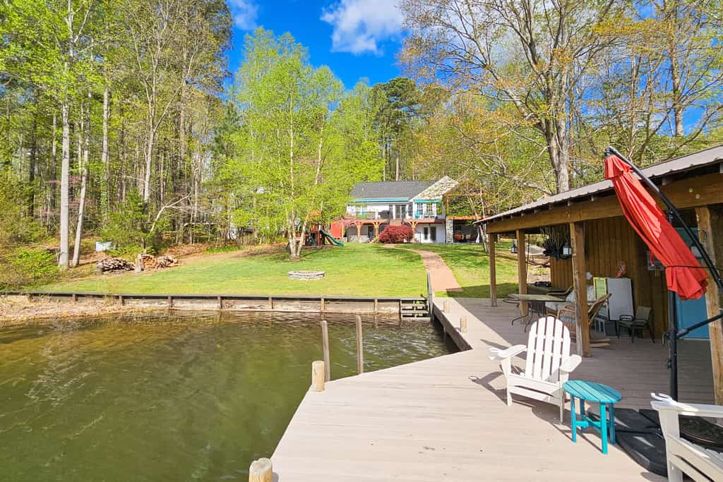 Tranquil lakefront retreat with hot tub, screened porch, kayaks, and more