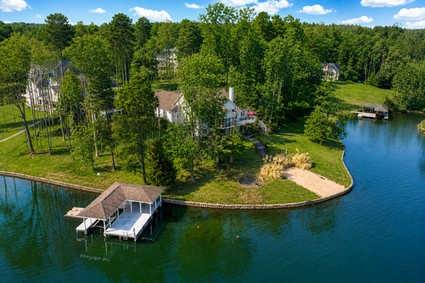 Lake Anna Waterfront Oasis w/ firepit,boat dock, dog friendly