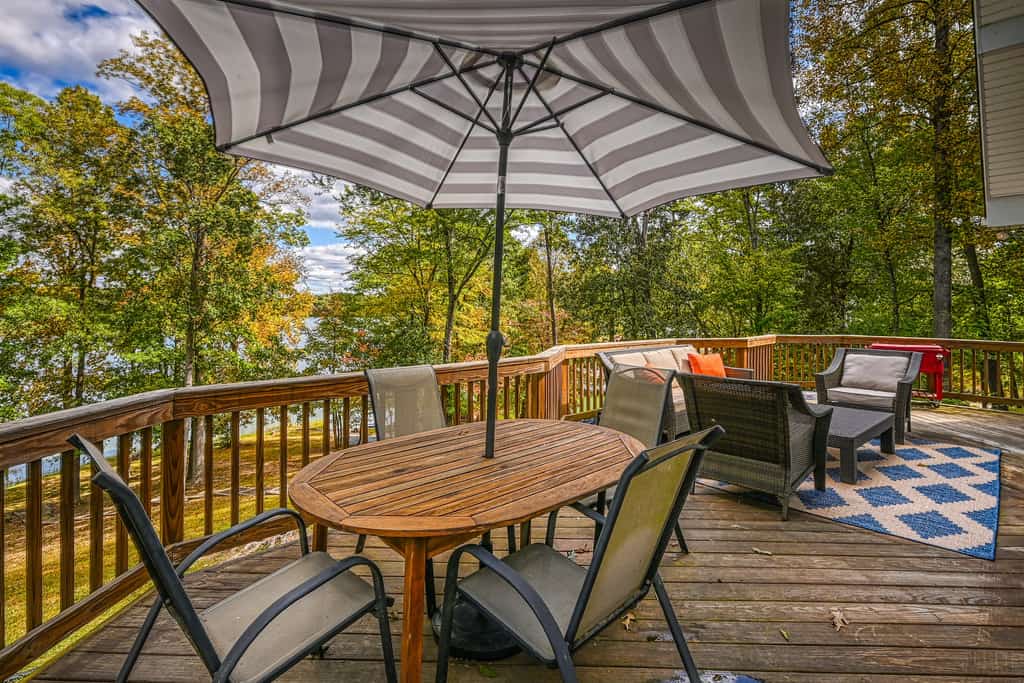 Beautiful lakefront home with fireplace, deck, central AC, & washer/dryer