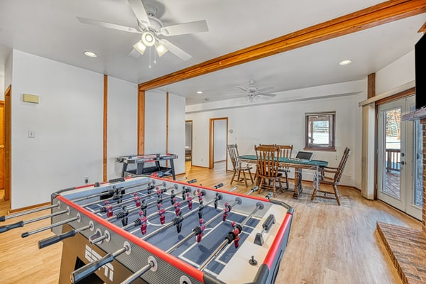 Lakefront dog friendly, private dock, game room, fast WiFi, gas grill, central AC