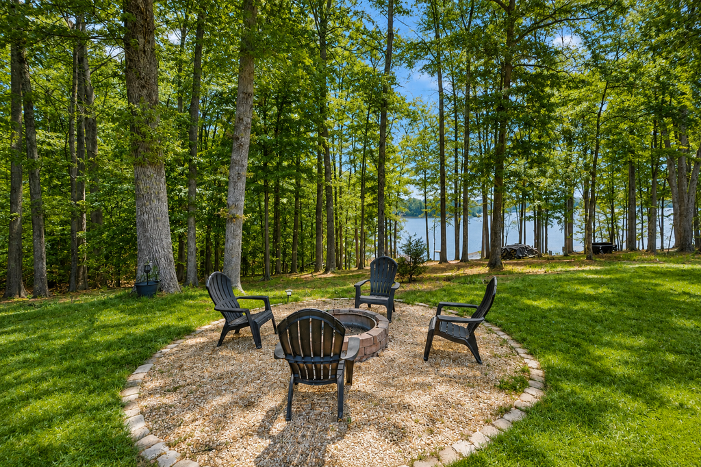 Lakefront house w/ hot tub, game room, & wood fireplace