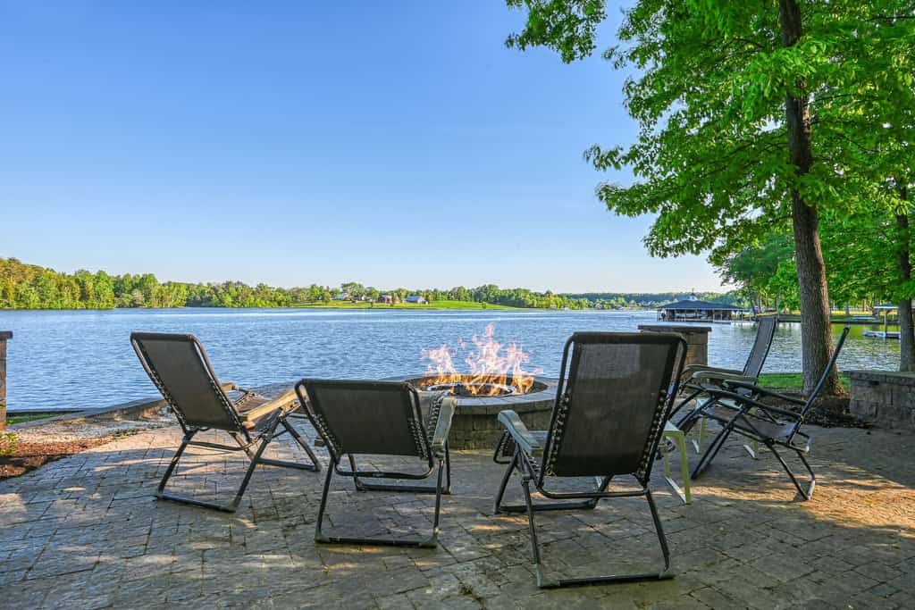 Spacious waterfront house with private hot tub, sauna, pool table