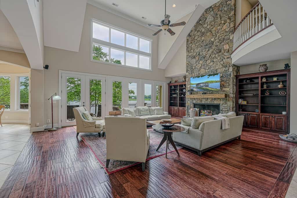 Spacious waterfront house with private hot tub, sauna, pool table