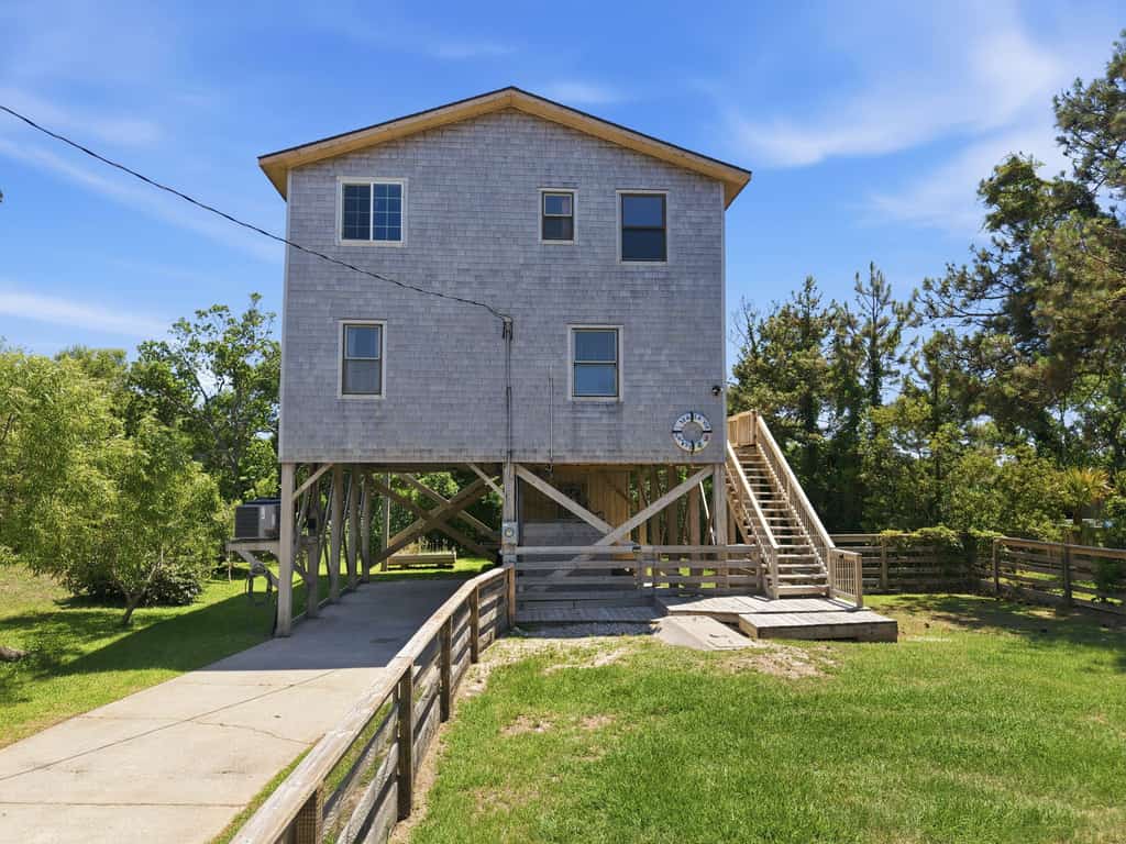Sea La Vie - Stunning dog-friendly home with fully enclosed yard and close to beach access