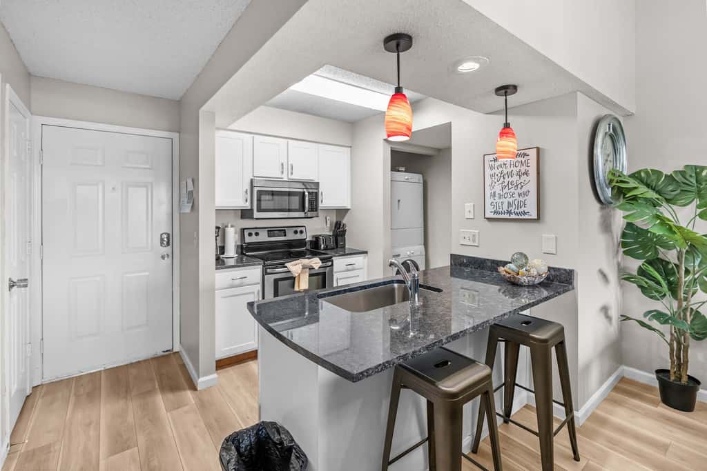Serene 2BR Condo - POND VIEW - Pointe Royale