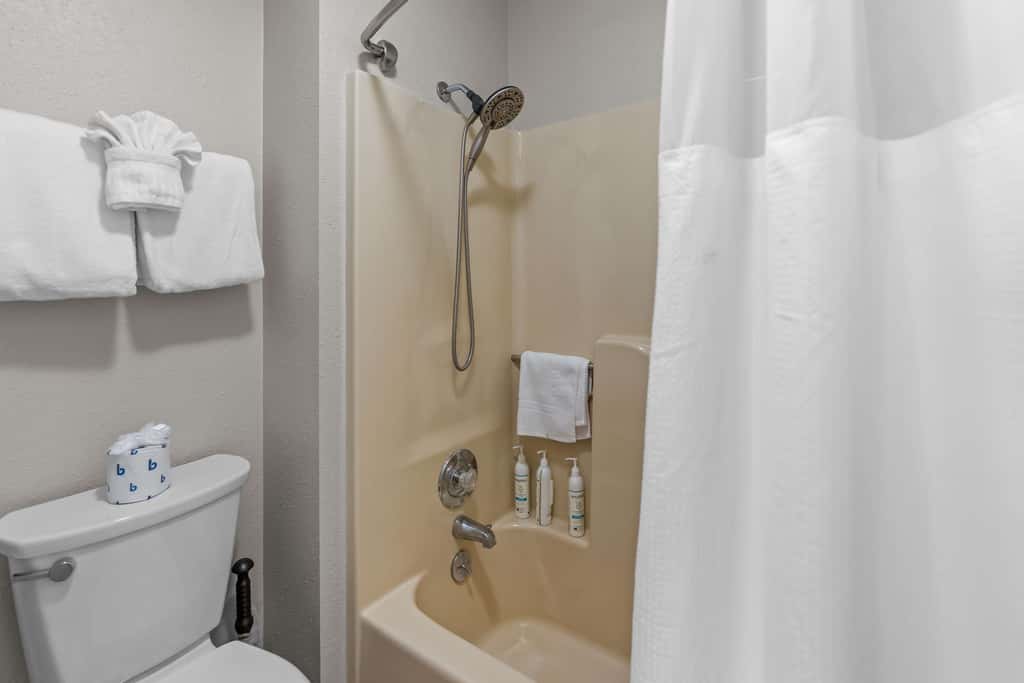 Serene 2BR Condo - POND VIEW - Pointe Royale