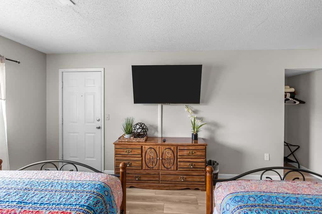 Serene 2BR Condo - POND VIEW - Pointe Royale