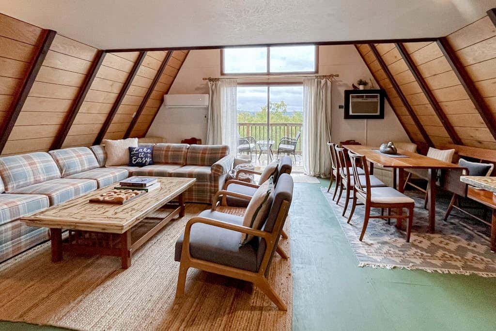 Woodsy 2BR A-Frame - HOT TUB - Pool Table & Lake
