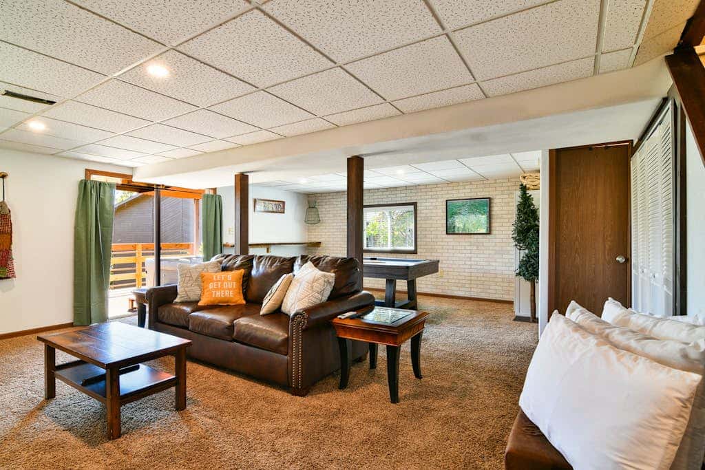 Woodsy 2BR A-Frame - HOT TUB - Pool Table & Lake