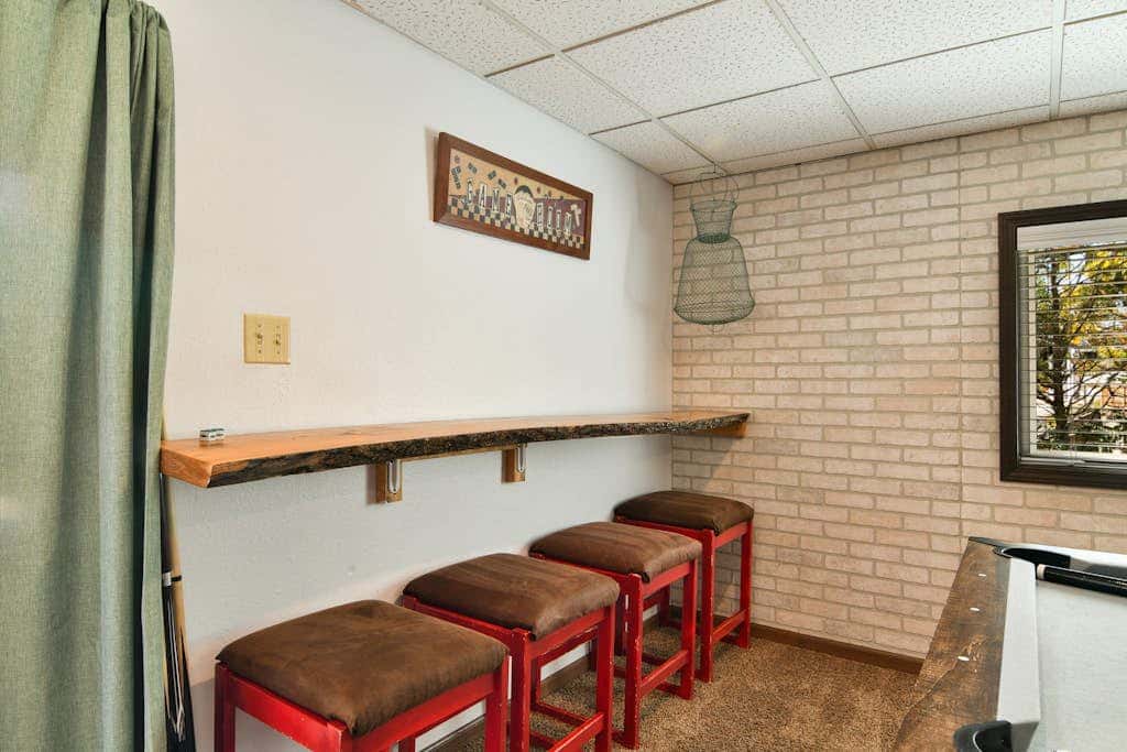 Woodsy 2BR A-Frame - HOT TUB - Pool Table & Lake