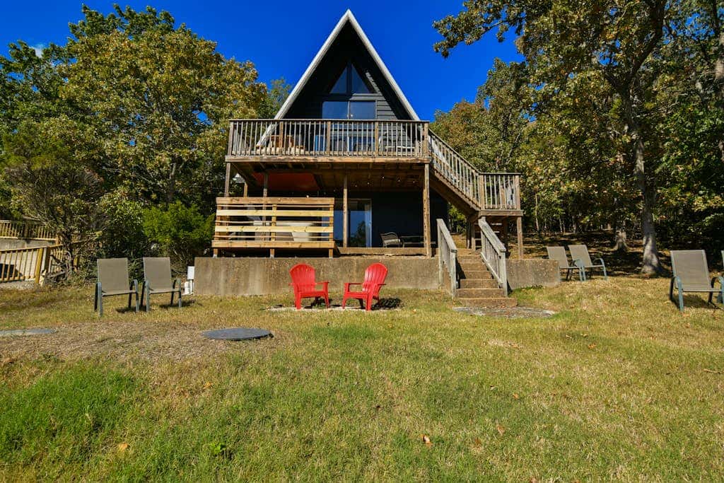 Woodsy 2BR A-Frame - HOT TUB - Pool Table & Lake