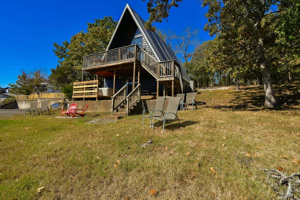 Woodsy 2BR A-Frame - HOT TUB - Pool Table & Lake