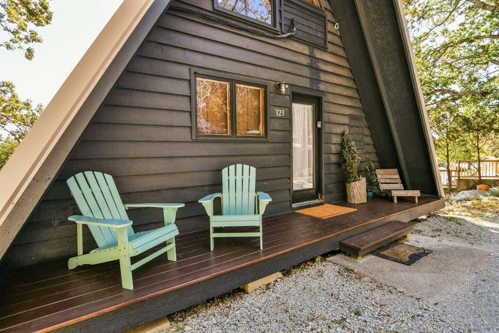 Woodsy 2BR A-Frame - HOT TUB - Pool Table & Lake