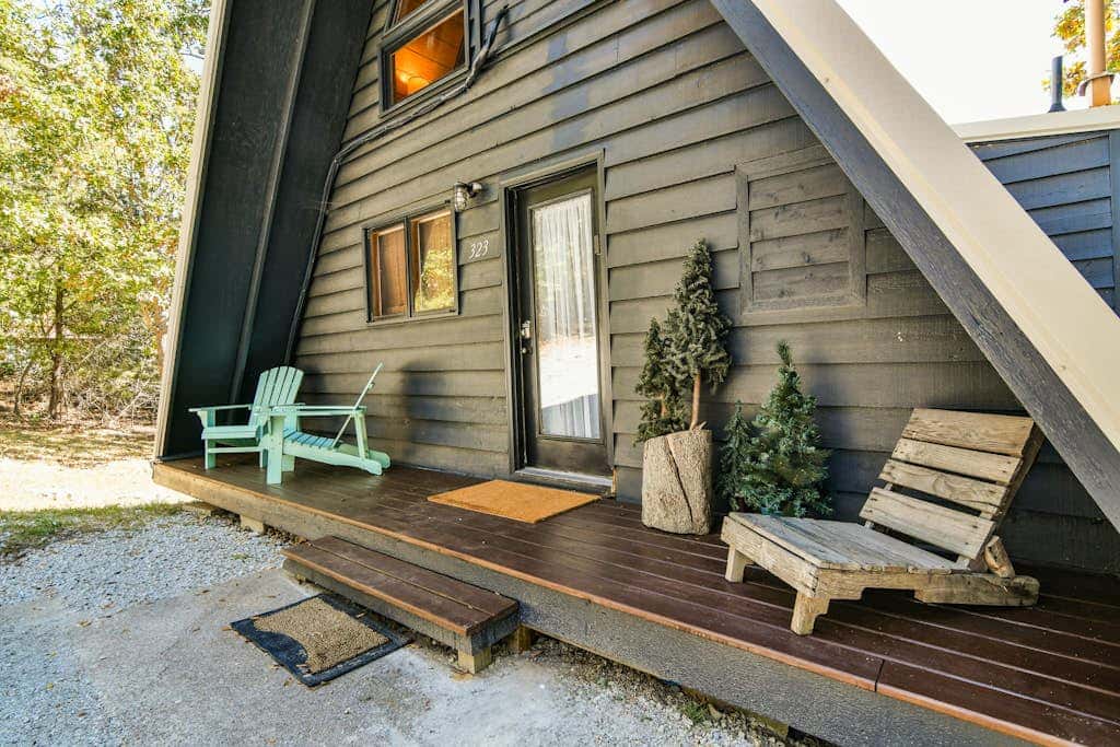 Woodsy 2BR A-Frame - HOT TUB - Pool Table & Lake