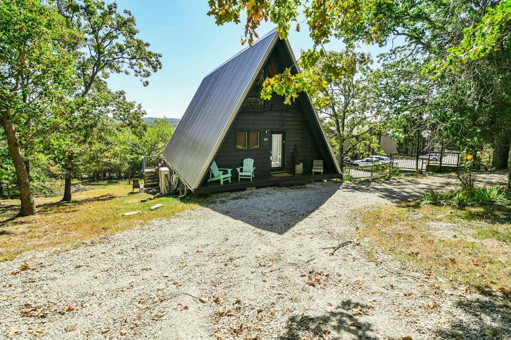 Woodsy 2BR A-Frame - HOT TUB - Pool Table & Lake